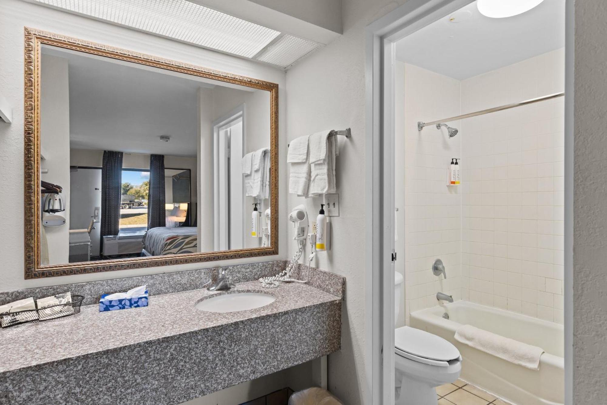 Garnet Inn & Suites, Morehead City Near Atlantic Beach Exteriör bild